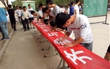 汽車(chē)工程系舉行“珍愛(ài)生命、遠(yuǎn)離毒品”禁毒簽名暨禁毒圖片展