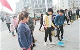 建筑工程系分團委開展“保護環(huán)境，你我同行”志愿者活動
